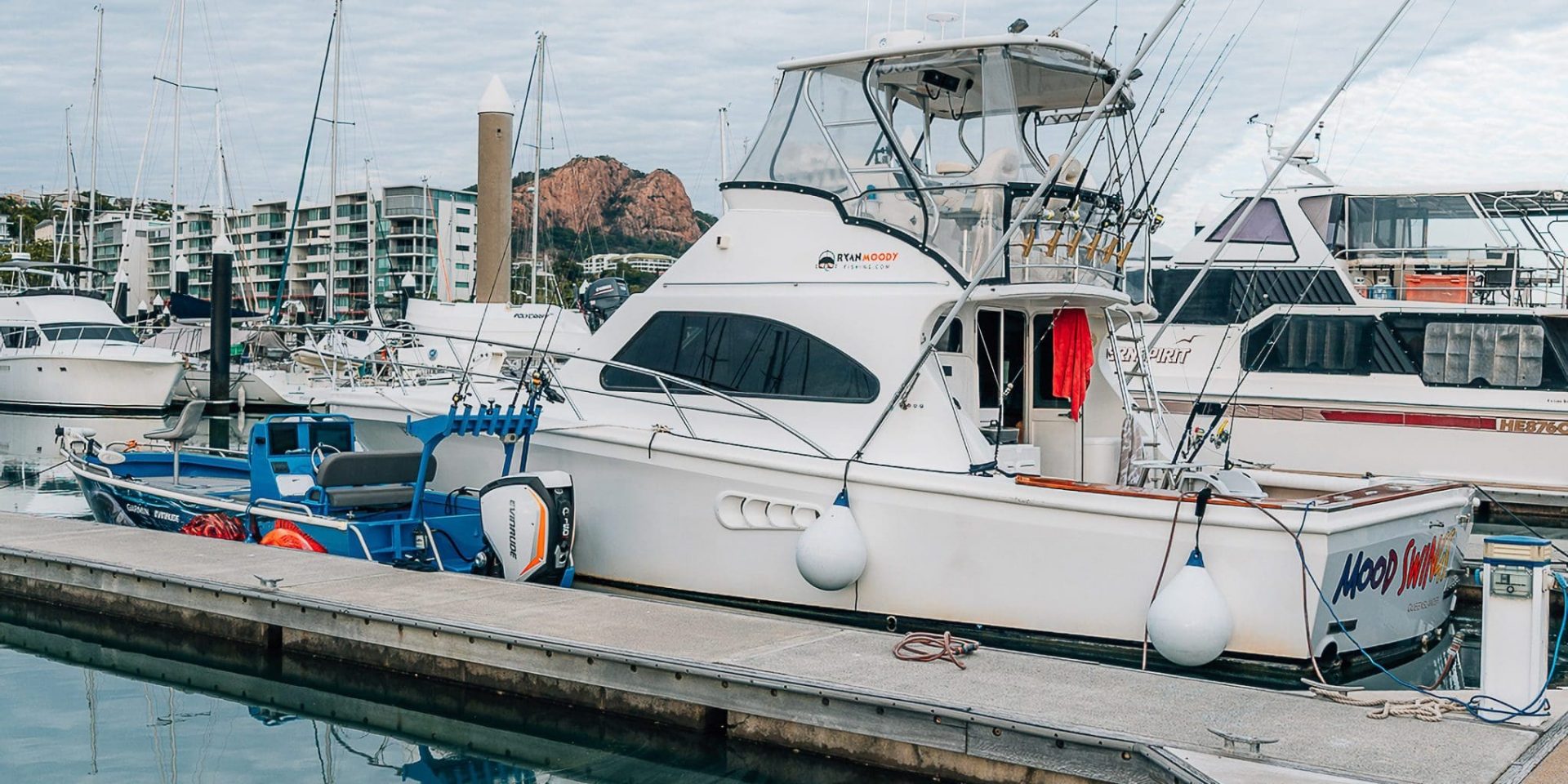 Marina Townsville SunkenBoat-06174